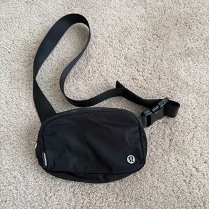 lululemon Black Belt Bag 1L